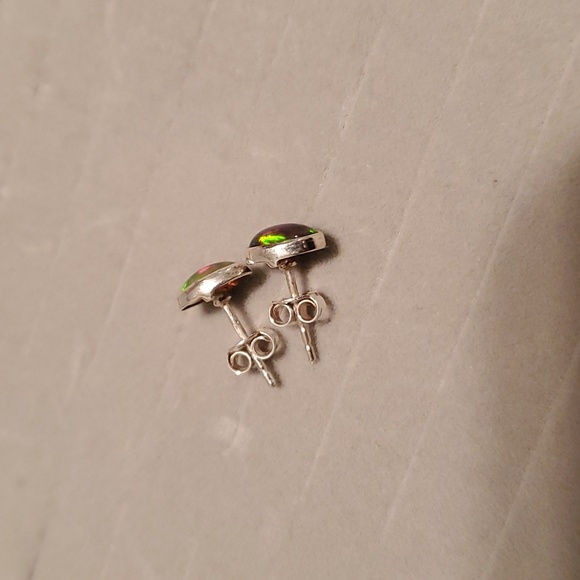 Ethiopia opals stud earrings set in sterling silver - Picture 2 of 2